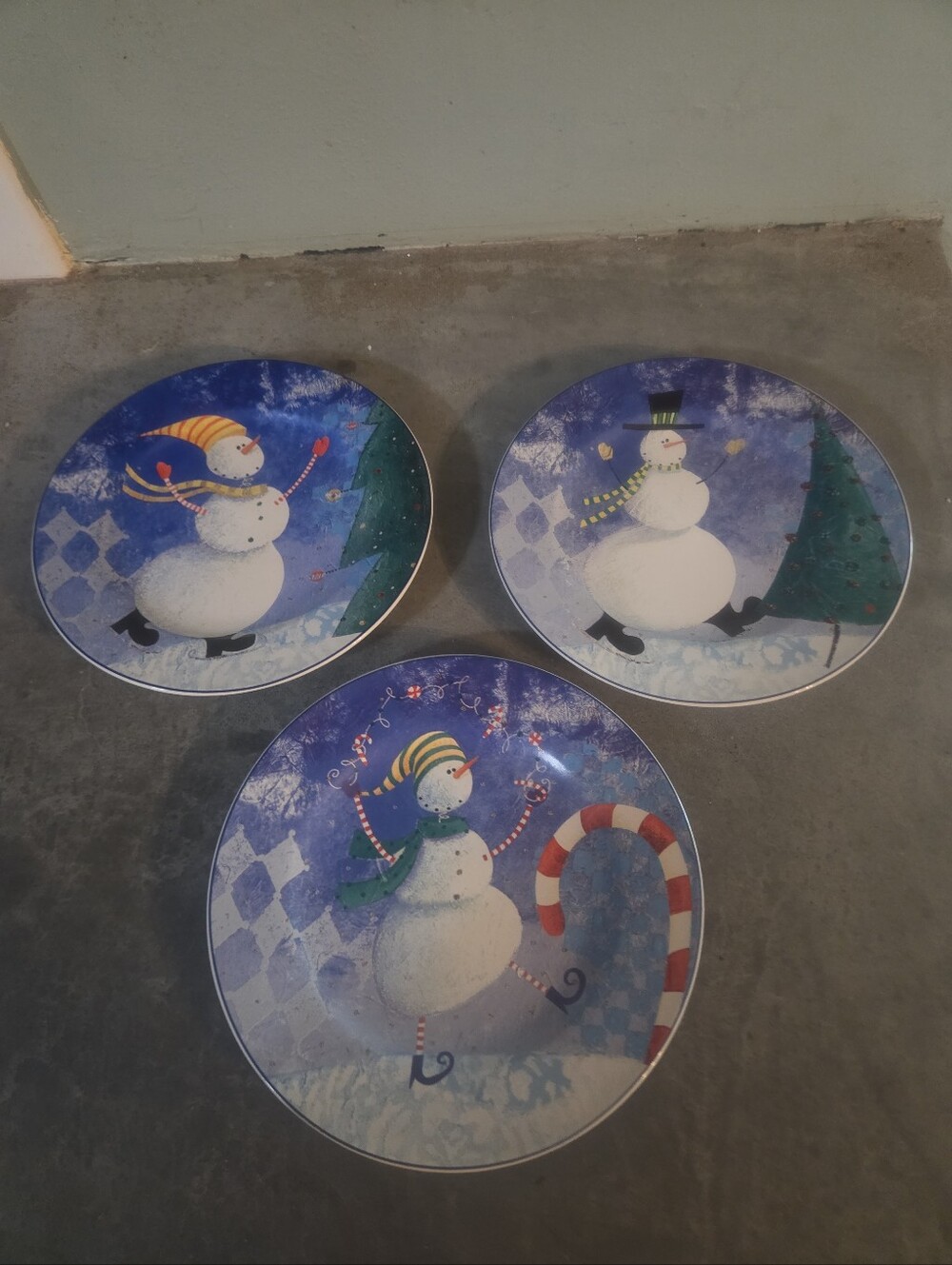 Set Of 3 Vintage Sakura Oneida Plates 8.25" Snowman Zulauf Design.